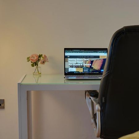 Stylish 2 Bed Apt 18 - City Centre, Free Parking, Espresso Machine & Netflix - Hosted By Stay Host Save Sheffield Eksteriør bilde