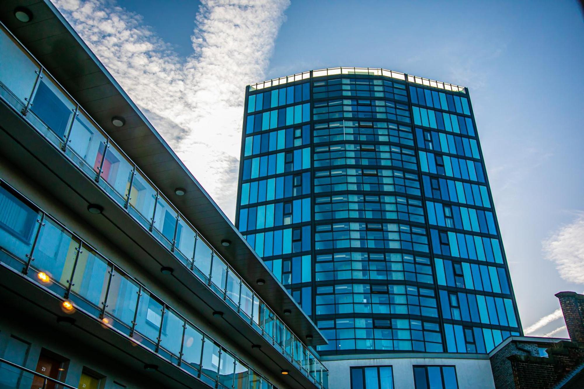Stylish 2 Bed Apt 18 - City Centre, Free Parking, Espresso Machine & Netflix - Hosted By Stay Host Save Sheffield Eksteriør bilde